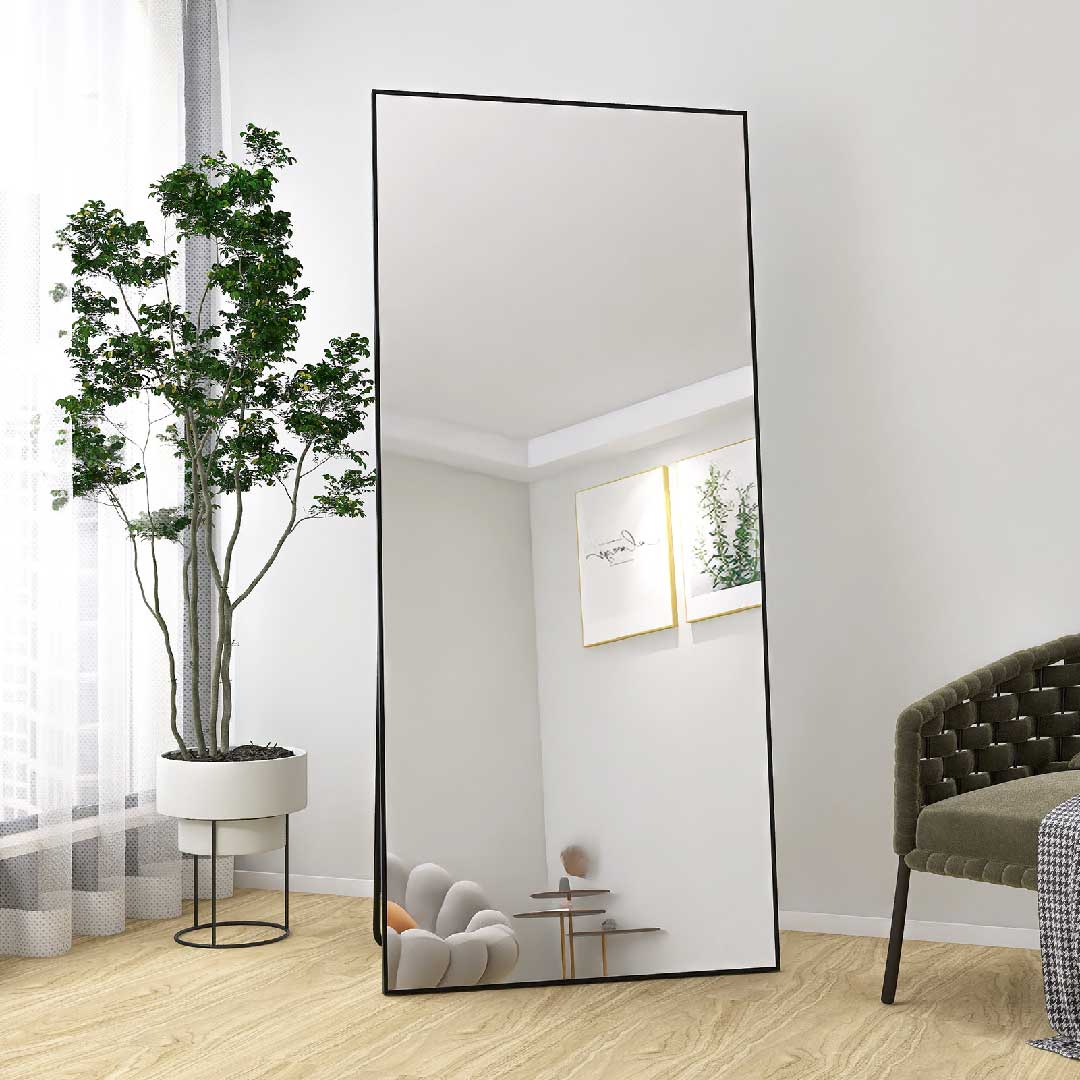 Yelenaro Standspiegel 180×80 cm mit schwarzem Aluminiumrahmen, bodenstehend im modernen Wohnraum