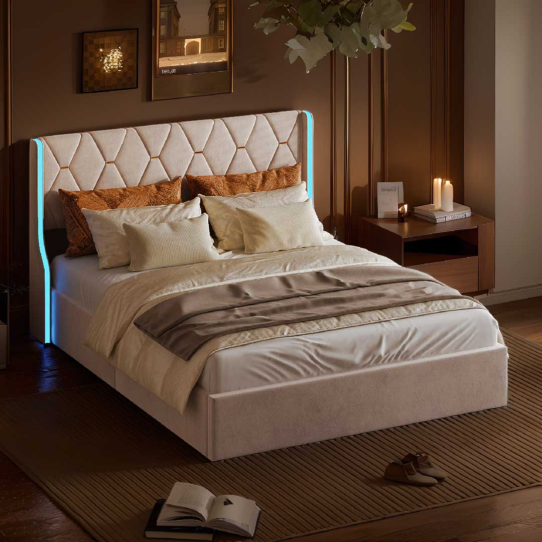 Modernes beiges Polsterbett mit LED-Kopfteil im Schlafzimmer, Yelenaro Bett mit Stauraum und Samtbezug, stimmungsvolle Beleuchtung