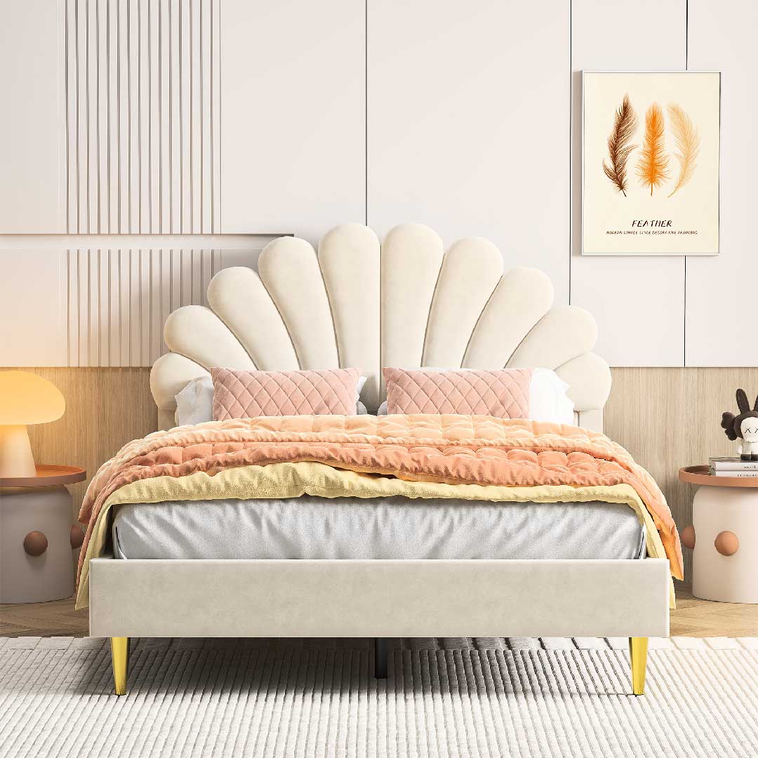 Beiges Yelenaro Blumenbett 140x200 cm – Samt-Polsterbett mit goldenen Metallbeinen und elegantem femininen Look.