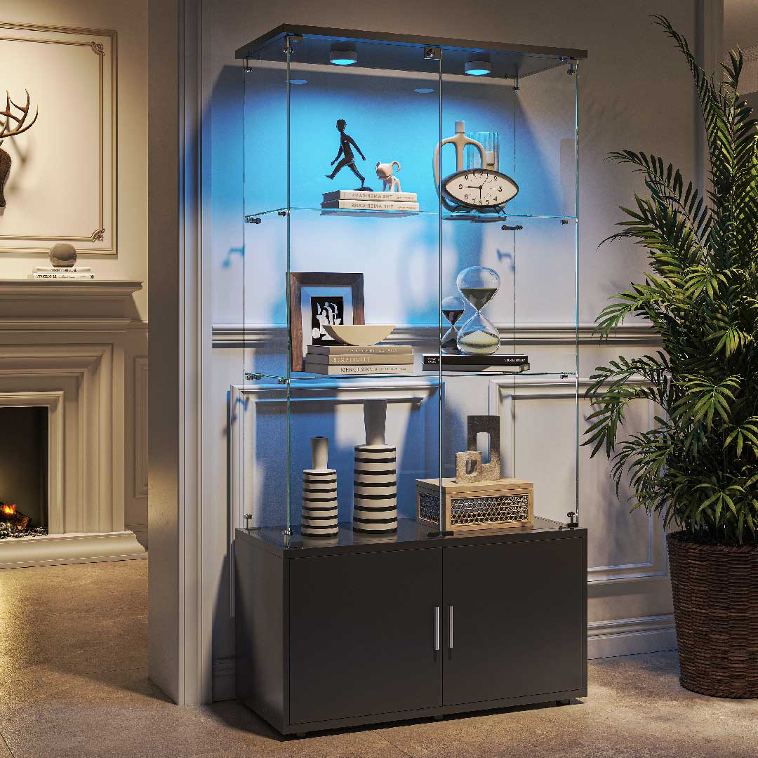 Schwarze Glasvitrine mit LED-Beleuchtung in Blau – abschließbare Vitrine für Deko, Figuren und Bücher im Wohnzimmer