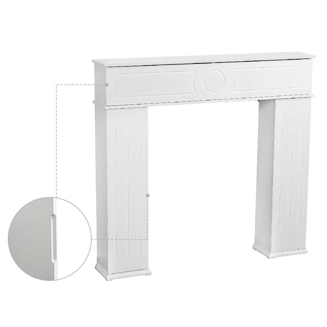 Detailansicht der weißen Kaminumrandung von Yelenaro, klassisches Design mit klaren Linien und hochwertiger Oberfläche